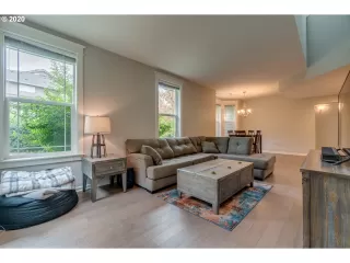 Photo #5: 20414317 Listing