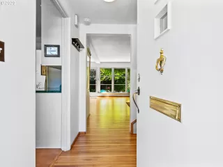 Photo #1: 20415358 Listing