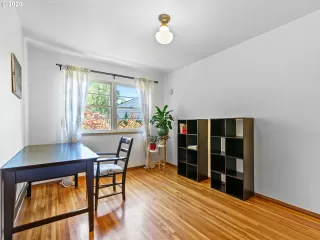 Photo #4: 20415358 Listing