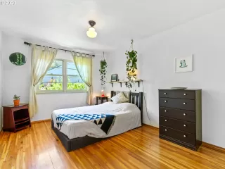 Photo #5: 20415358 Listing