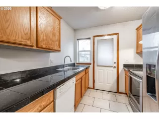 Photo #2: 20415773 Listing