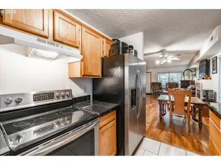 Photo #5: 20415773 Listing