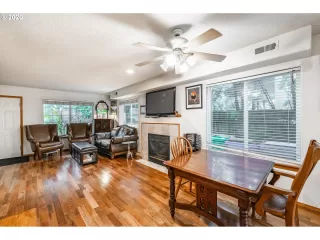 Photo #6: 20415773 Listing