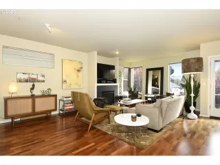 Photo #2: 20415958 Listing 