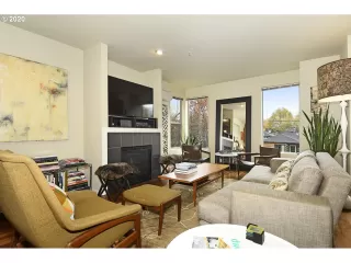 Photo #3: 20415958 Listing 
