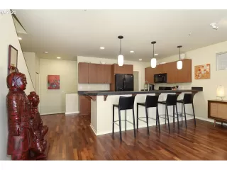 Photo #5: 20415958 Listing 