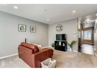 Photo #4: 20417077 Listing