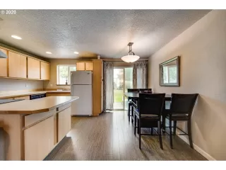 Photo #2: 20417488 Listing