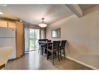 Photo #3: 20417488 Listing