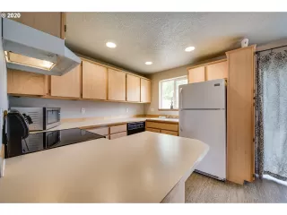 Photo #4: 20417488 Listing