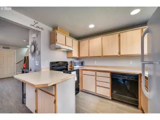 Photo #5: 20417488 Listing