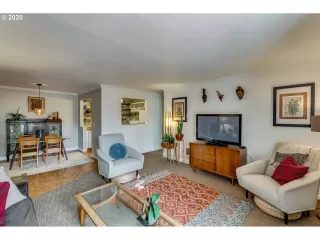 Photo #4: 20417587 Listing