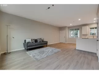 Photo #6: 20418021 Listing