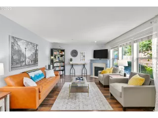 Photo #3: 20418126 Listing