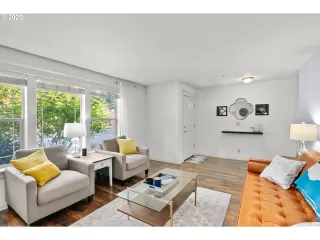 Photo #4: 20418126 Listing