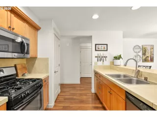 Photo #5: 20418126 Listing