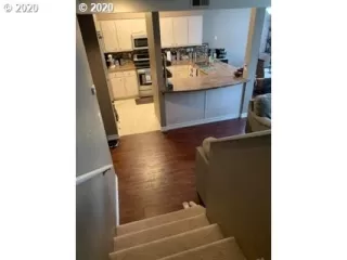 Photo #5: 20419830 Listing