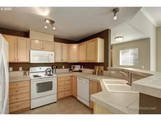 Photo #4: 20419993 Listing 