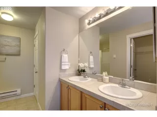 Photo #6: 20419993 Listing 