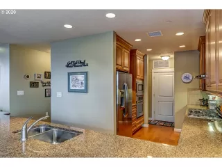 Photo #6: 20420368 Listing