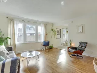 Photo #4: 20420947 Listing