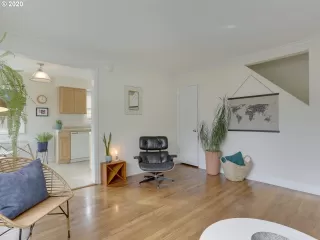 Photo #6: 20420947 Listing