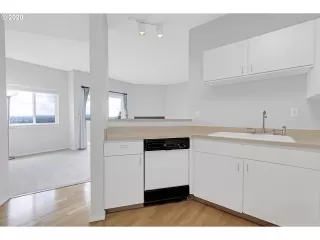 Photo #6: 20421640 Listing 