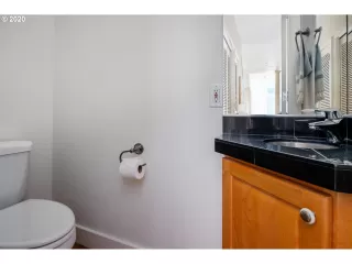 More Details about MLS # 20421850 : 852 SW BROADWAY DR #7