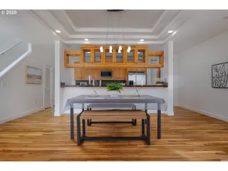 Photo #6: 20421850 Listing 