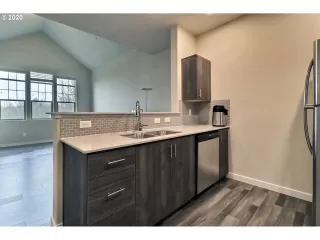 Photo #3: 20424173 Listing