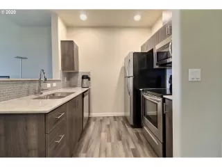 Photo #4: 20424173 Listing