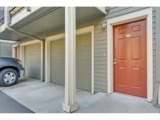 Photo #1: 20424318 Listing