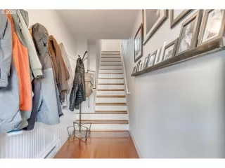 Photo #2: 20424318 Listing