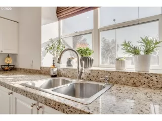 Photo #3: 20424318 Listing