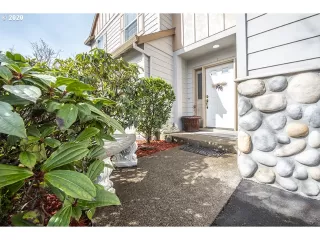 Photo #1: 20424383 Listing