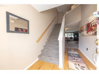 Photo #5: 20424383 Listing