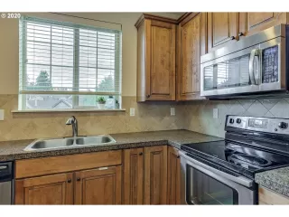 Photo #6: 20426047 Listing