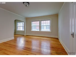 Photo #5: 20426863 Listing