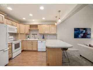 Photo #6: 20427380 Listing