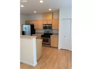 Photo #2: 20427673 Listing