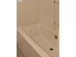 Photo #4: 20427673 Listing