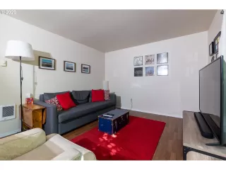 Photo #5: 20427996 Listing