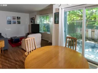 Photo #6: 20427996 Listing