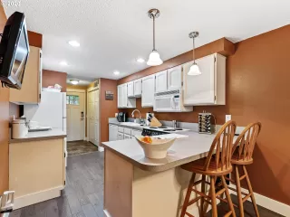 Photo #6: 20428620 Listing