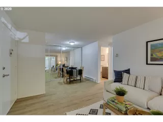 Photo #5: 20429064 Listing