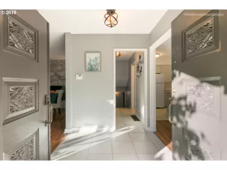 Photo #1: 20429130 Listing