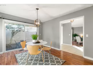 Photo #4: 20429130 Listing