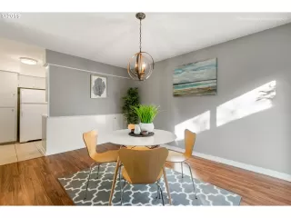 Photo #5: 20429130 Listing