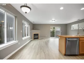 Photo #6: 20430029 Listing 