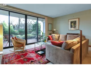 Photo #4: 20430216 Listing